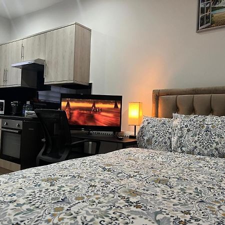 Mia Residence - Entire Studio Apartment - City View - London - Next To Ealing Broadway Station Bagian luar foto