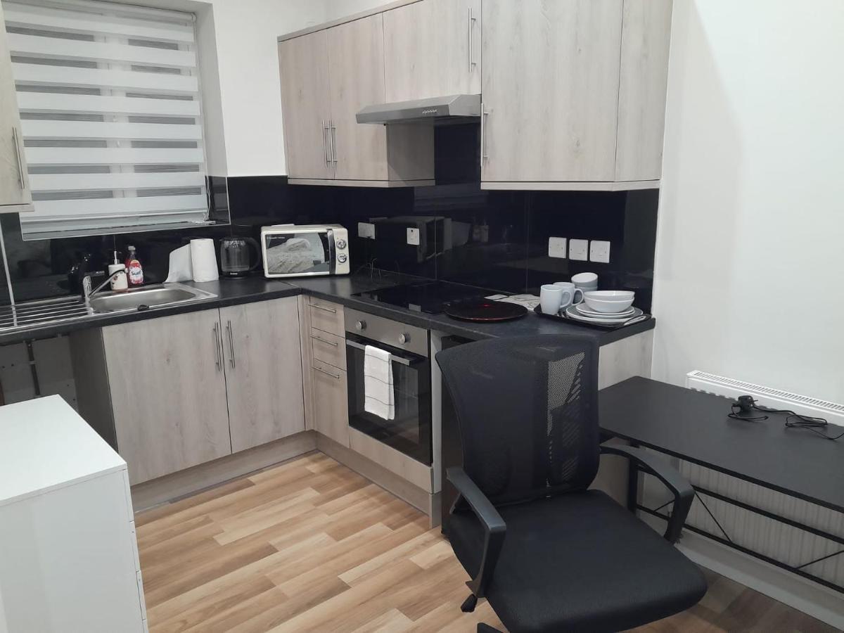 Mia Residence - Entire Studio Apartment - City View - London - Next To Ealing Broadway Station Bagian luar foto