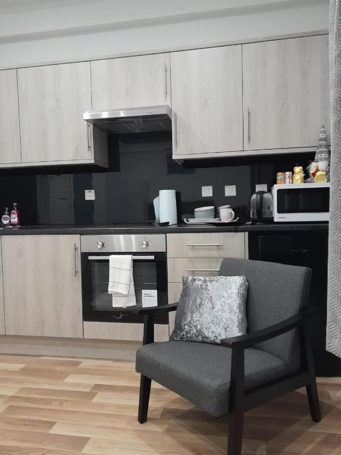 Mia Residence - Entire Studio Apartment - City View - London - Next To Ealing Broadway Station Bagian luar foto