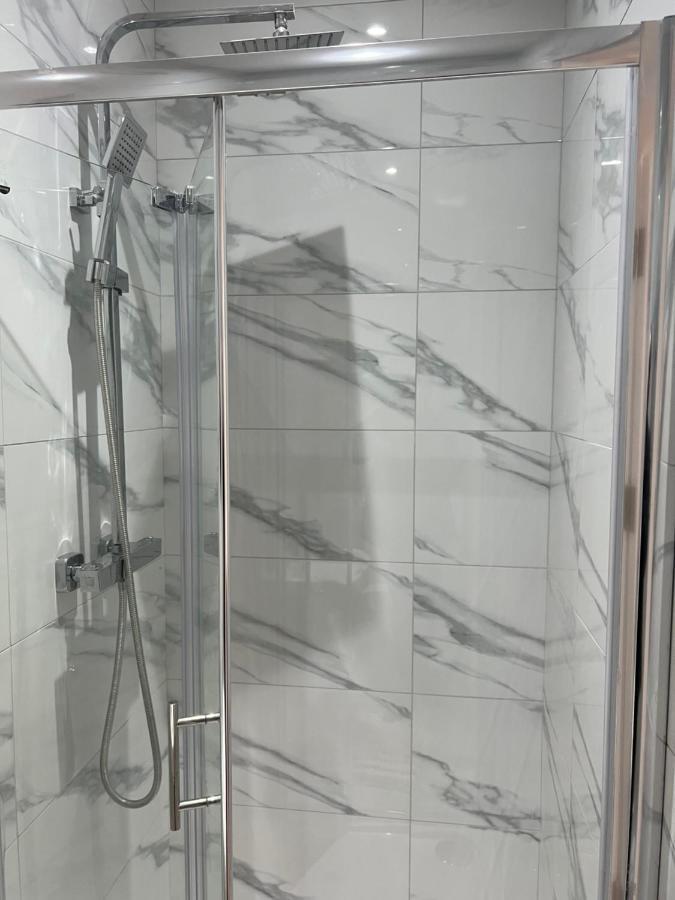 Mia Residence - Entire Studio Apartment - City View - London - Next To Ealing Broadway Station Bagian luar foto