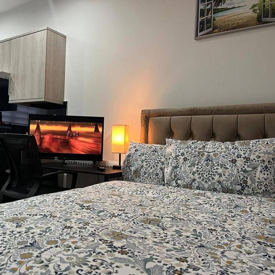 Mia Residence - Entire Studio Apartment - City View - London - Next To Ealing Broadway Station Bagian luar foto