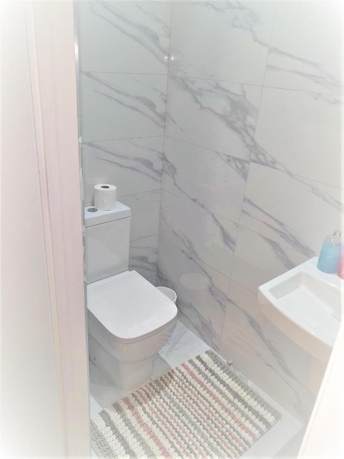 Mia Residence - Entire Studio Apartment - City View - London - Next To Ealing Broadway Station Bagian luar foto