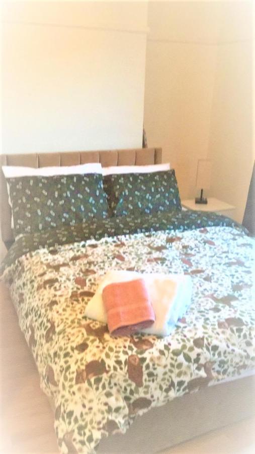 Mia Residence - Entire Studio Apartment - City View - London - Next To Ealing Broadway Station Bagian luar foto