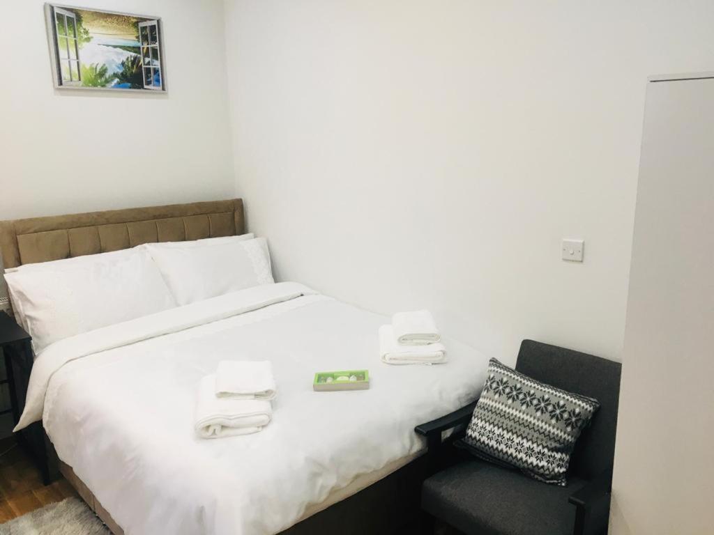Mia Residence - Entire Studio Apartment - City View - London - Next To Ealing Broadway Station Bagian luar foto