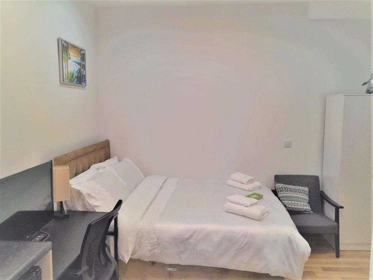 Mia Residence - Entire Studio Apartment - City View - London - Next To Ealing Broadway Station Bagian luar foto